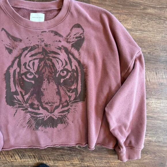 American Eagle super soft purple‎ cropped sweatshirt with tiger graphic  LARGE - Picture 2 of 5